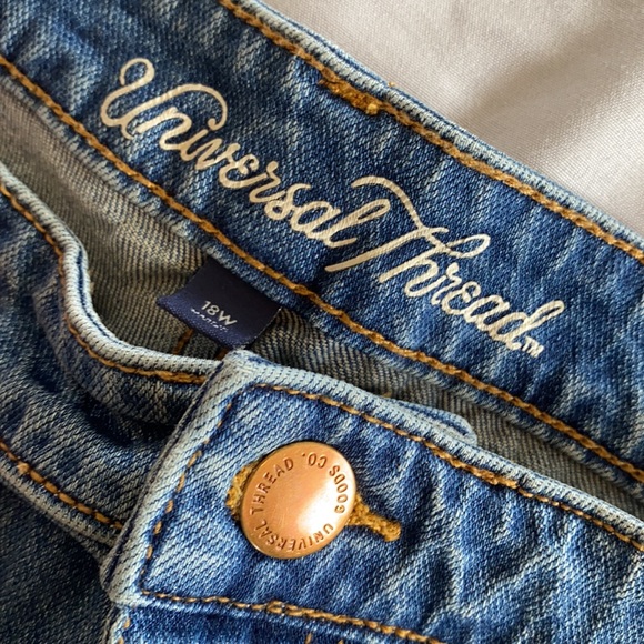 Shorts - Picture 2 of 3